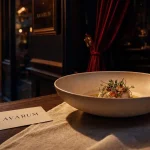 Avarum restaurant gastronomique Blois, Fougères-sur-Bièvre : table dressée et vin