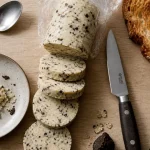 Beurre truffé maison à la truffe noire, tranché net