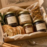 Coffret produit epicerie fine : mini-bocaux truffe, tartinables et miel, crackers artisanaux
